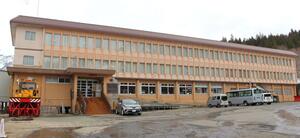 営業を休止した浅草山荘の宿泊棟＝魚沼市大白川