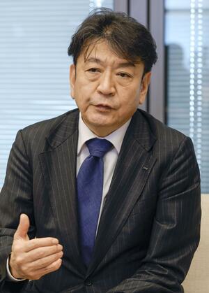 インタビューに応じる東京電力の小早川智明社長＝９日、新潟市中央区