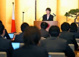 　三重県伊勢市で年頭記者会見をする高市首相＝５日午後