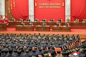 北朝鮮の朝鮮労働党中央委員会拡大総会=9日(朝鮮中央通信=共同)
