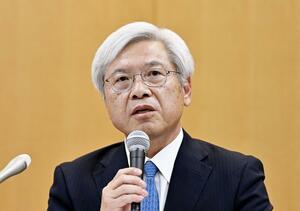 記者会見する日本郵便の千田哲也社長=23日午後、東京都千代田区