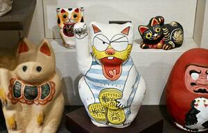 故赤塚不二夫さんが描いた「ニャロメ」の招き猫