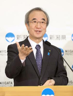 条例案に付ける意見が注目される花角英世知事=2日、県庁