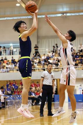 鳥取城北－帝京長岡　第３クオーター、帝京長岡の藤田珀が３点シュートを決め２８－４１＝岡山市
