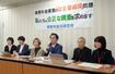障害年金の判定破棄について厚生労働省に申し入れ後、記者会見する「障害年金法研究会」のメンバー=3月、東京都千代田区