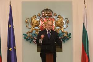 　１９日、ブルガリアの首都ソフィアで、辞任を表明するラデフ大統領（ＡＰ＝共同）