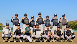 翌桧杯中学軟式野球大会で優勝した「新潟Ｎｏｒｔｈ」の選手たち＝埼玉県熊谷市