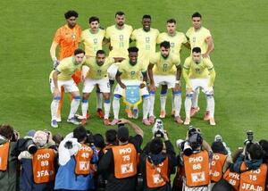 日本戦に臨むブラジル代表イレブン=10月、味の素スタジアム