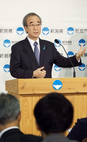 県立病院の経営改革に向け、考えを述べる花角英世知事=6月5日、県庁