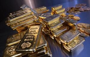 金の延べ棒とコイン(ゲッティ=共同)