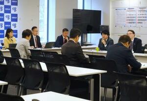 　立憲民主党が「みんなで大家さん」を巡る問題で行った被害対策弁護団らへの意見聴取＝１３日、国会