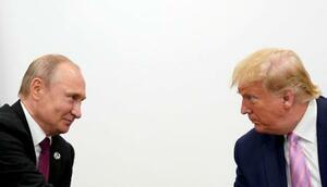 2019年6月、G20大阪サミットに合わせ大阪で会談するロシアのプーチン大統領(左)とトランプ米大統領(ロイター=共同)