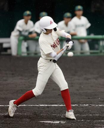 糸魚川－新発田農　５回糸魚川１死満塁、水嶌陽太の右への犠飛で１－３＝長岡市悠久山