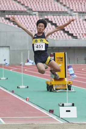 男子走り幅跳び2位の近藤優太(巻西)=ビッグスワン