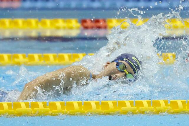 女子１００メートル自由形決勝　県中学新で優勝し、全中参加標準記録を突破した歌代咲彩（柏崎二）＝７月１２日、長岡市のダイエープロビスフェニックスプール