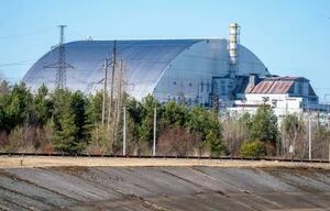 　ウクライナ北部のチョルノービリ原発４号機＝３月、チョルノービリ（共同）