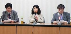 厚労省で行われた発達障害当事者協会の記者会見=15日午後