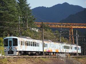 西武鉄道の「西武 旅するレストラン『52席の至福』」=2024年10月12日、埼玉県横瀬町