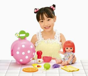 パイロットコーポレーションのメルちゃんシリーズから「フルーツだいすき☆(ハート(白))いちごのおふろセット」