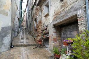 古い建物が残るイタリア・ペンネの町並み=10月(共同)