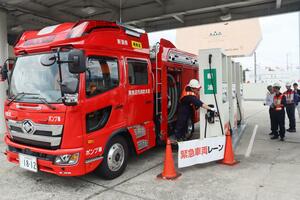 地震を想定しガソリンスタンドで行われた訓練=南魚沼市南田中