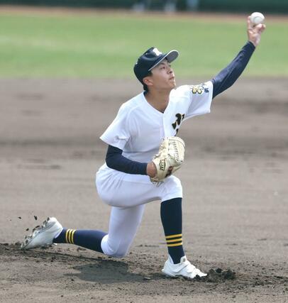 柏崎工－小出　小出の先発宮本成＝２８日、長岡市悠久山球場