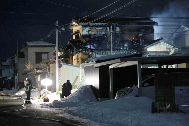 住宅を焼いた火災現場=2月9日、新潟市東区月見町
