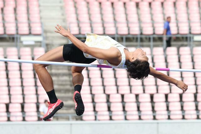 男子走高跳決勝 佐藤凌(タカトミ・新潟市秋葉中出身)=デンカビッグスワン