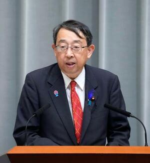 記者会見する橘官房副長官=10日午前、首相官邸