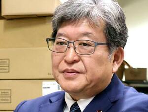 取材に応じる自民党の萩生田光一幹事長代行=17日、東京都八王子市