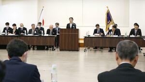 着任後で初の警察署長会議で訓示する滝澤依子本部長=4月12日、新潟市中央区