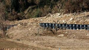 　能登半島地震や奥能登豪雨で流入した土砂が堆積する農地＝１６日、石川県輪島市