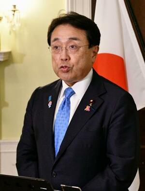 米閣僚との協議内容を説明する赤沢経済再生相=7日、ワシントン(共同)