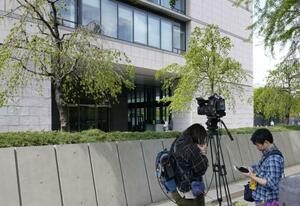 　刃物を所持していたとされる男が逮捕された参院議員会館＝２０日午前１１時９分、東京・永田町