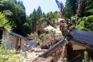 能登半島地震の爪痕が残る石川県輪島市町野町=6月30日