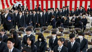 ４月開校の碧高校で初めて開かれた入学式＝７日、新潟市東区