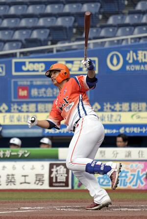 12球団合同トライアウトに参加した陽岱鋼外野手=ZOZOマリン