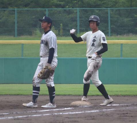 新潟江南－三条東　六回三条東１死二、三塁、池田伊織の適時打で８－７＝新発田市五十公野運動公園野球場