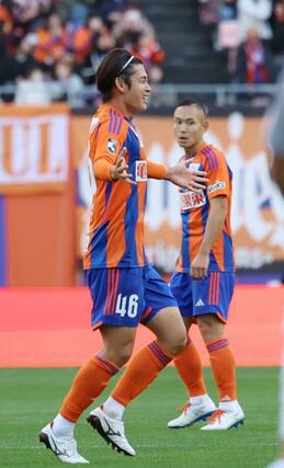 新潟ー柏　後半２７分、得点を決め喜ぶＭＦ笠井佳祐＝ビッグスワン