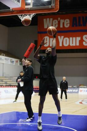 シュートするムトンボ