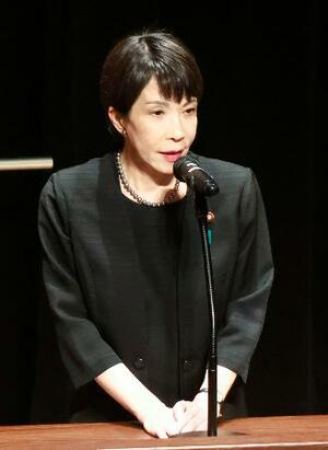 山口県長門市で開かれた安倍元首相をしのぶ会であいさつする高市前経済安保相=8日午前