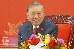 　１月、ベトナムの首都ハノイで会見するトー・ラム共産党書記長（共同）