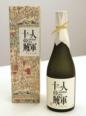 外装箱のデザインに工夫を凝らした菊水酒造の日本酒=新発田市