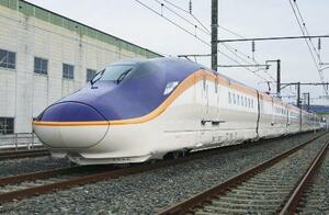 東北・山形新幹線のE8系=2023年2月、宮城県利府町