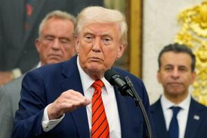 米国のトランプ大統領=10日、ワシントンのホワイトハウス(AP=共同)