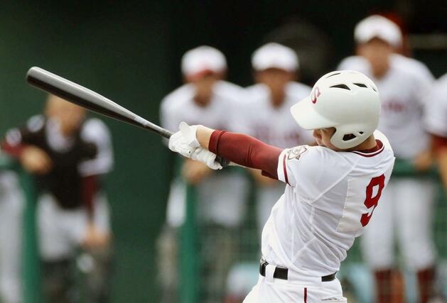 村上桜ケ丘－新潟西　７回村上桜ケ丘１死三塁、柳貴人が右前に運び３－０＝新発田市五十公野