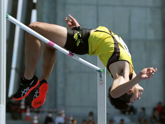陸上成年男子走り高跳びで４位入賞した長谷川直人（サトウ食品新潟アルビレックスＲＣ）＝滋賀県彦根市