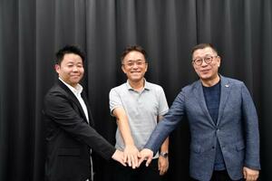 鼎談した、(左から)Jリーグの青影執行役員、SHCの本間代表理事、SVリーグの大河チェアマン=9月、東京都千代田区