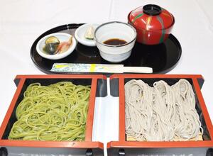 小嶋屋が数量限定で提供する「手打ち抹茶切りふのりそば」とへぎそば