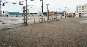 村上総合病院とジャスコ村上店の跡地。かつてのように人が集まる場所となるのかが注目される=村上市田端町
